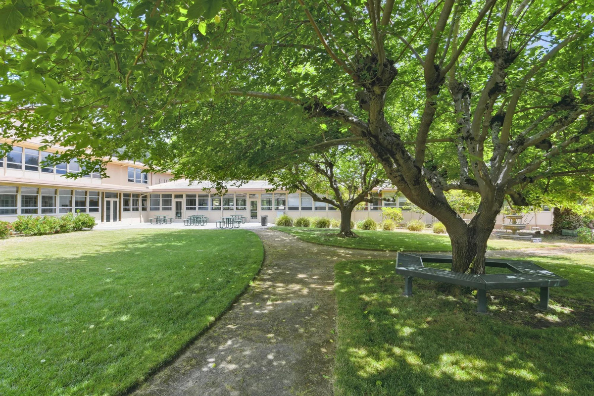 Immaculate courtyard and landscaped grounds at Golden Gateway